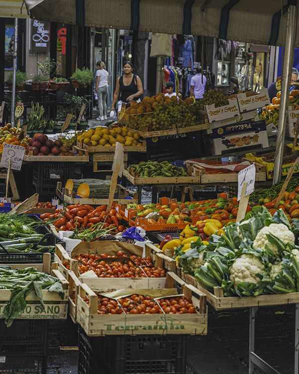 Naples is a city of street markets, Travels in Italy, Marcus Travel Journal, mytravellinglens.com